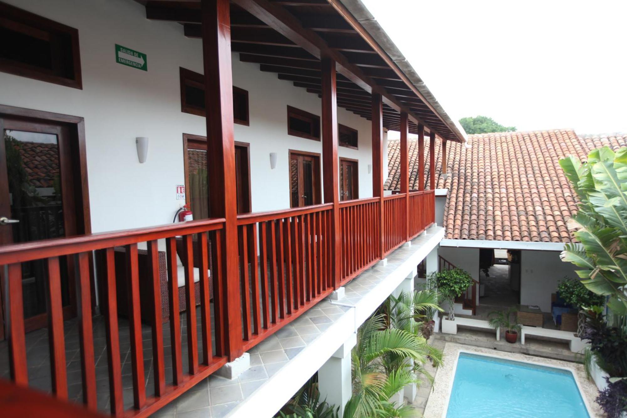 Hotel And Coffe Azul León Kültér fotó